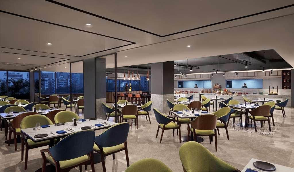 Hyatt Place Vadodara Restaurant photo